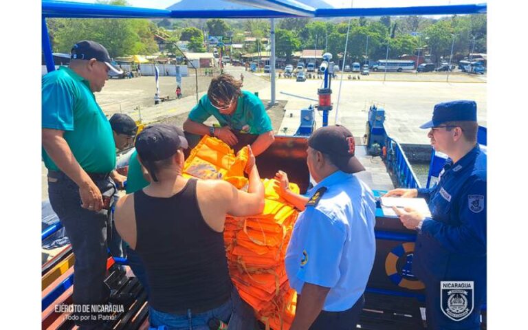 Destacamento Naval de Aguas Interiores desarrolla inspección a las embarcaciones tipo ferry