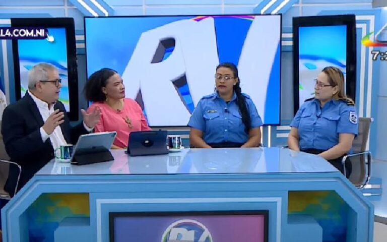 Compañeras Diana Espinoza e Isela Saavedra en entrevista en la Revista en Vivo de Canal 4