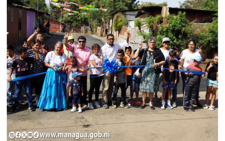 Inauguran mejoramiento vial en el barrio Luis Alfonso Velásquez Flores