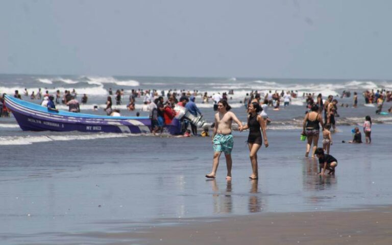 Familias se preparan para celebrar una semana grande en tiempos de victorias