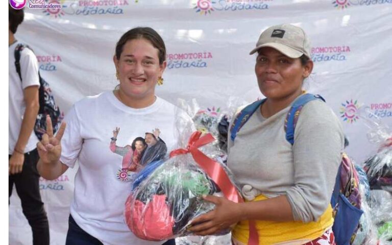 (+ Fotos) Realizan entrega de paquetes y otros artículos en León