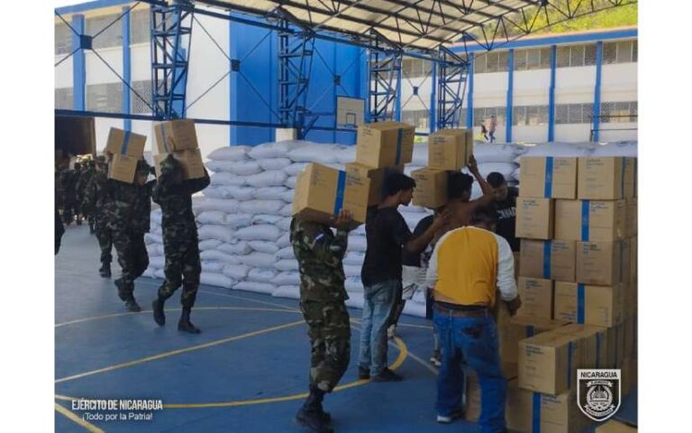 Sexto Comando Militar Regional realiza descargue de merienda escolar en Matagalpa