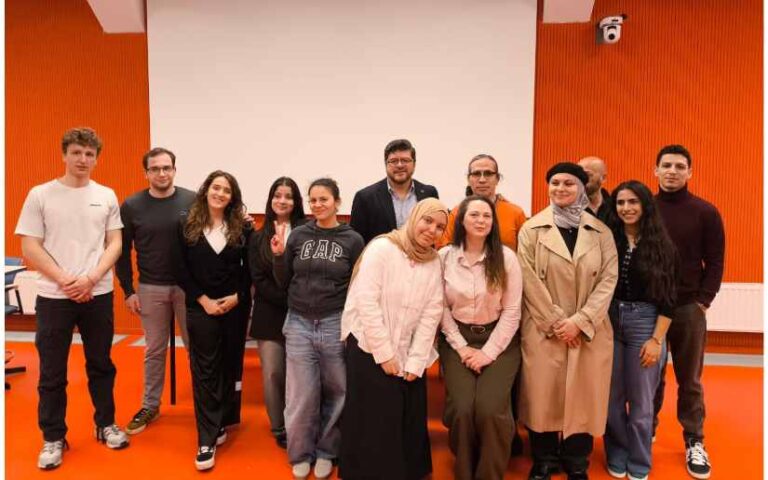 Conmemoramos el Día de la Dignidad Nacional con estudiantes en Bélgica