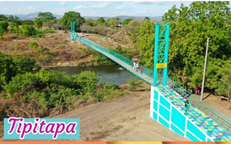 Familias de Tipitapa reciben nuevo puente peatonal comunitario