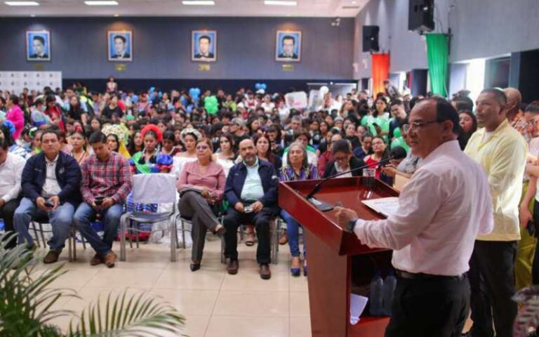 Universitarios participan en conferencia en el Día Mundial del Medioambiente