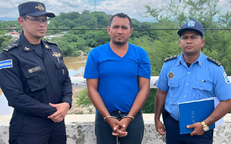 Miembro de la mara MS-13 es entregado por la Policía Nacional a autoridades salvadoreñas