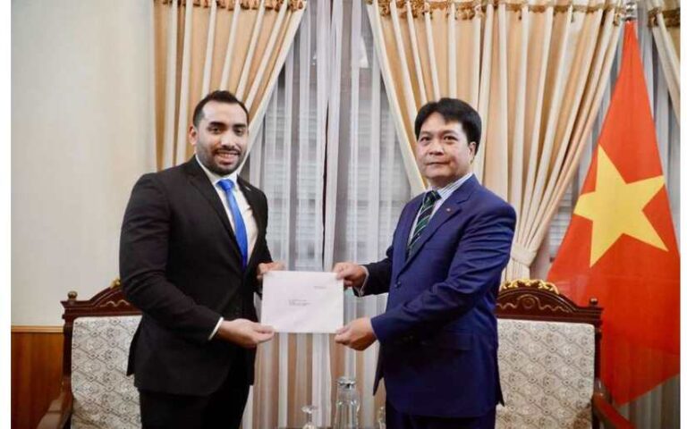 Compañero Mario José Armengol Campos presentó Copias de Estilo en Vietnam