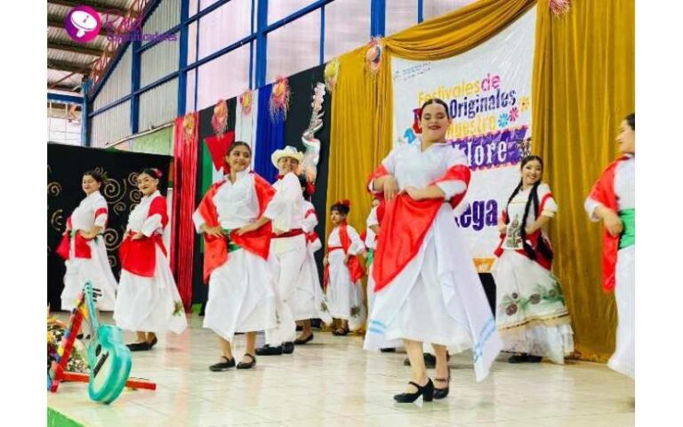 Así se vivió el Festival Departamental de Trajes Originales de Nuestro Folklore