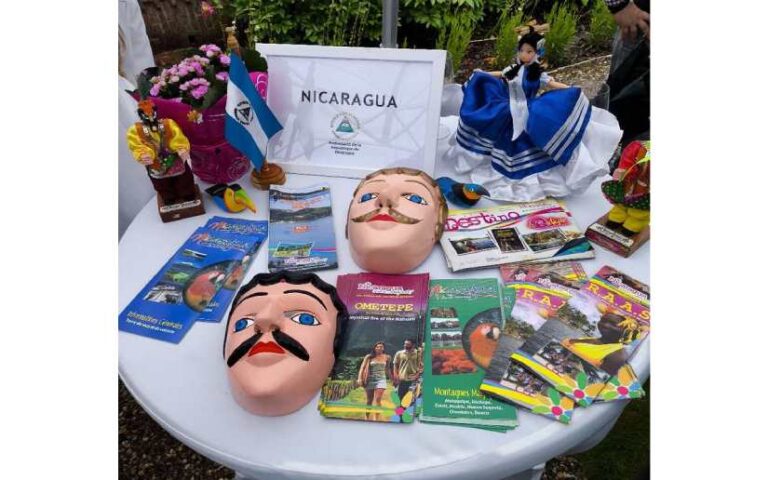 Nuestra Bella Tierra de Lagos y Volcanes es presentada en evento turístico en Belgica