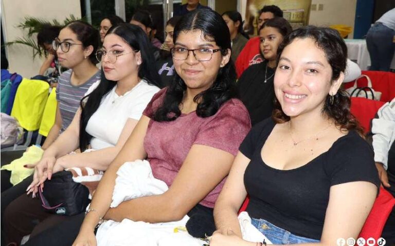 MINIM efectúa foro con jóvenes universitarias
