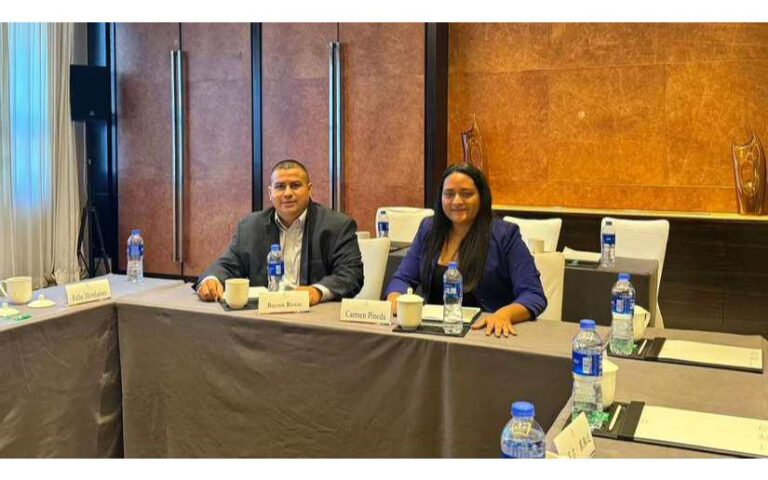 Carmen Pineda y Bayrón Rivera en Encuentro Internacional entre Jóvenes de China-América Latina