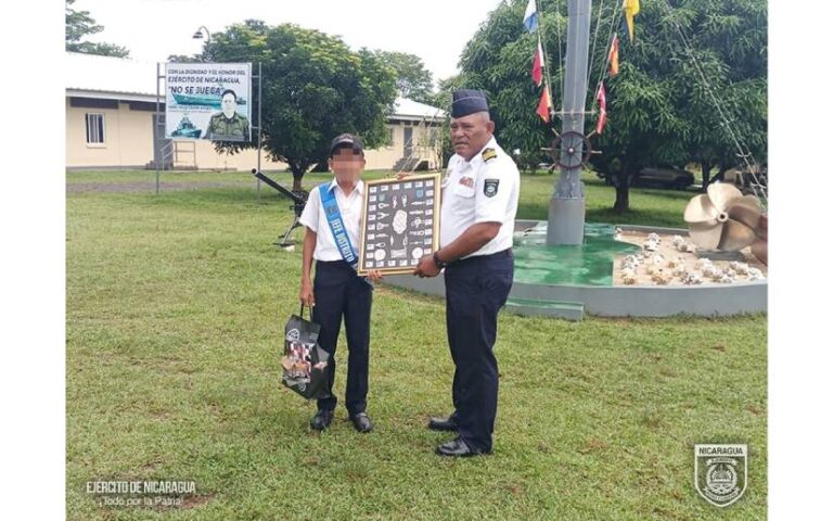 Distrito Naval Caribe recibió al mejor alumno de primaria del Colegio Virgen del Carmen
