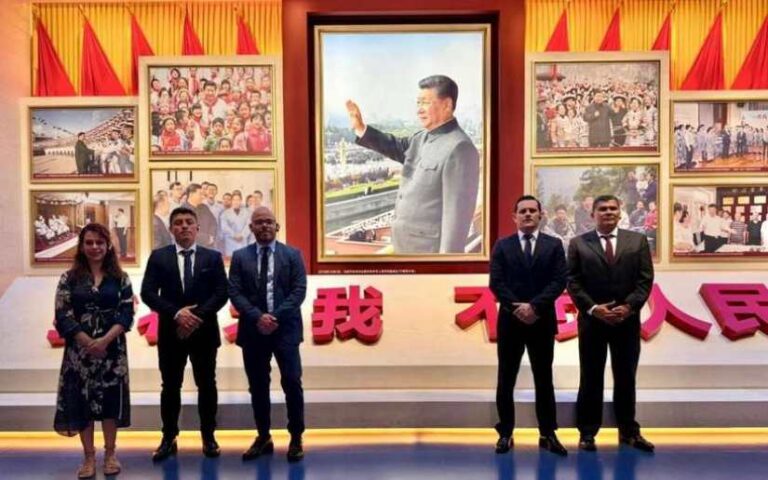 Comunicadores Sandinistas visitan Museo del Partido Comunista de China