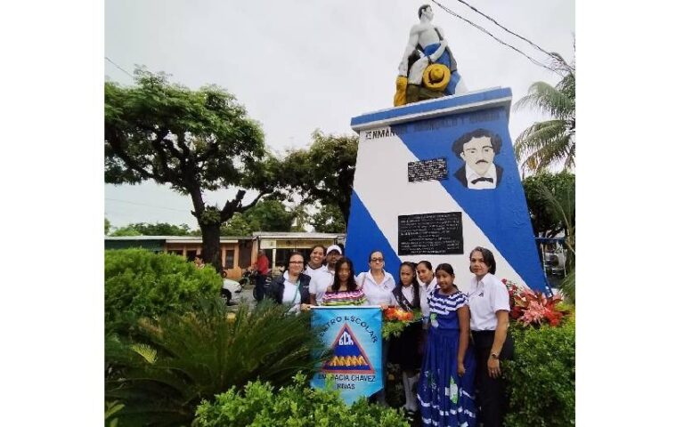 Develan placa y nombran Avenida del Maestro en Rivas