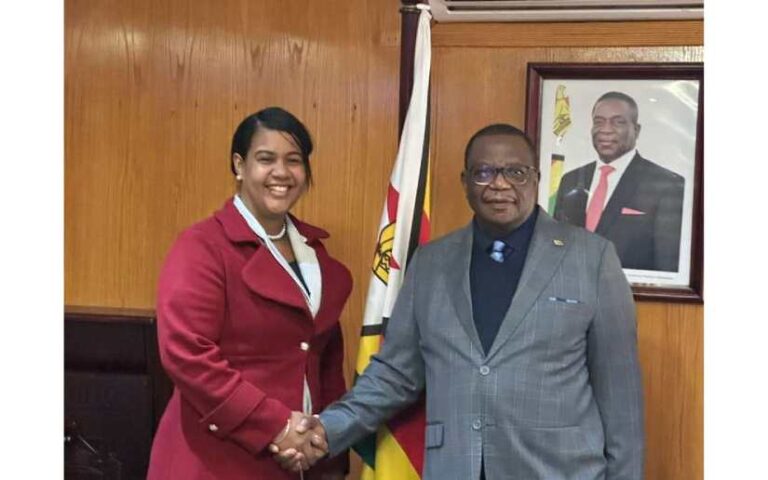 Embajadora Nadeska Cuthbert se reúne con el Vicepresidente de Zimbabue