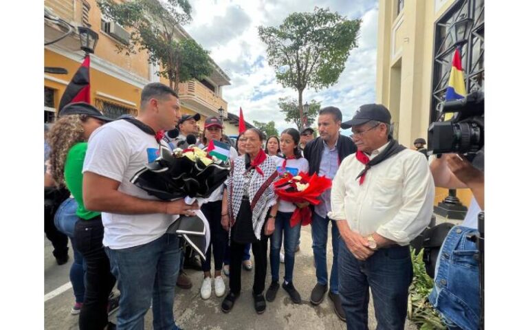 Leila Khaled comparte con estudiantes y miembros del CUUN en León