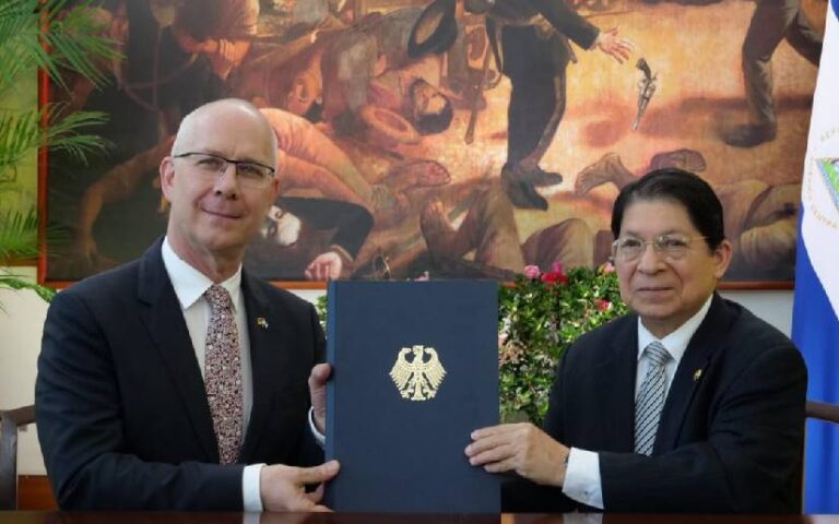 Embajador de Alemania presenta copias de estilo ante la Cancillería de Nicaragua
