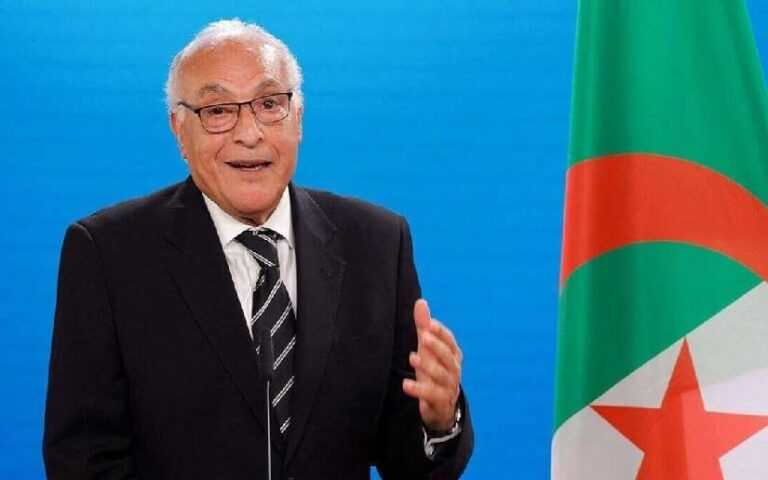 Rueda de prensa del Sr. Ahmed Attaf, Ministro de Asuntos Exteriores y de la Comunidad Nacional en el Extranjero de Argelia