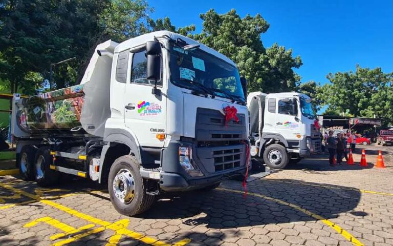 Llega a Corinto primer lote de camiones volquetes provenientes de Belarus