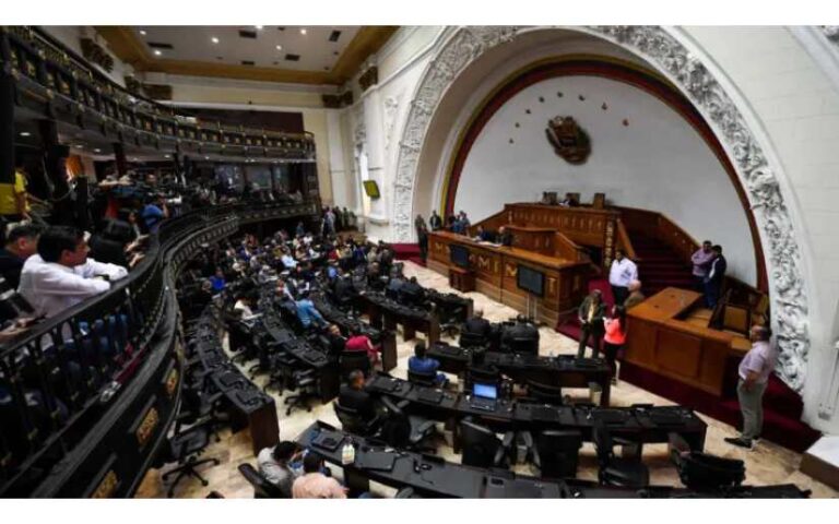 Asamblea Nacional venezolana propone iniciar la consulta de la ley contra el fascismo