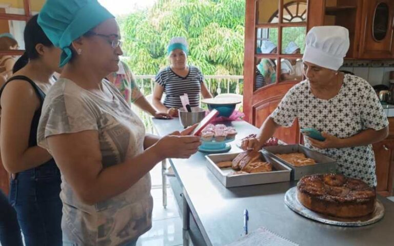 Escuelas Municipales de Oficio registra una matrícula acumulada de más de 27 mil estudiantes