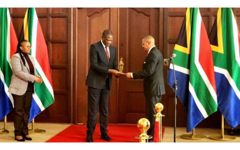 Compañero Danilo Javier Chang presenta Cartas Credenciales en Sudáfrica