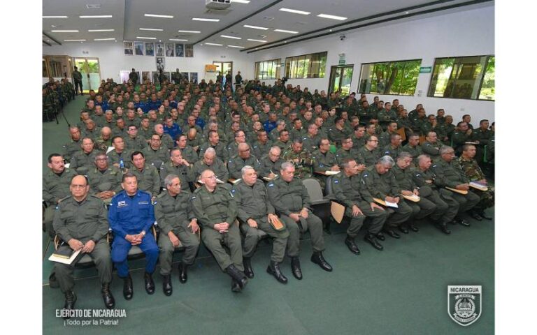 Ejército de Nicaragua realizó reunión de trabajo con jefes de direcciones del Estado Mayor General
