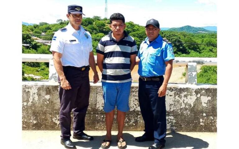 Policía Nacional de Nicaragua captura y entrega a autoridades de El Salvador a miembro de la mara MS-13