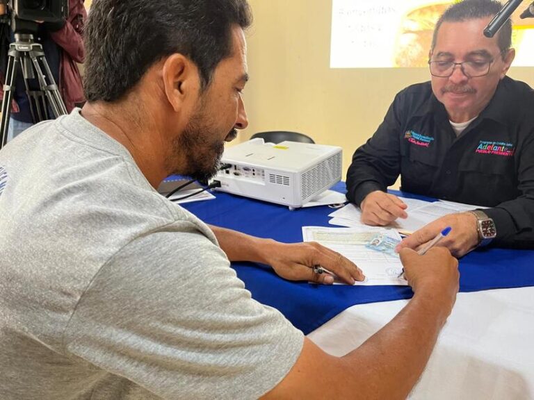 Capitalizan con nuevos créditos a productores de Granada