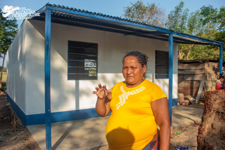 Una familia de Nandaime recibe su nueva vivienda