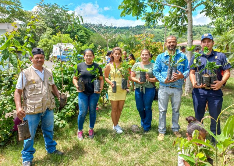 Estudiantes de Boaco se suman a la campaña de reforestación