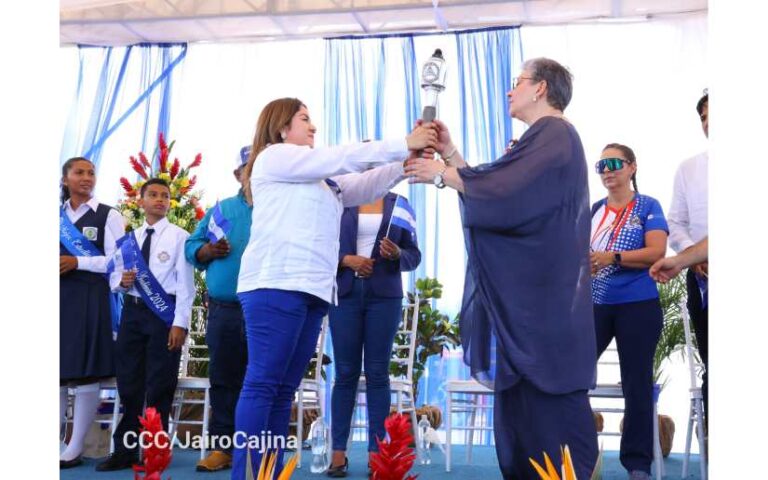 Nicaragua entrega Antorcha de la Unión Centroamericana a Costa Rica