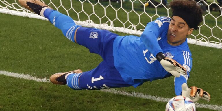 México y Polonia empatan sin goles, Ochoa decisivo bajo palos