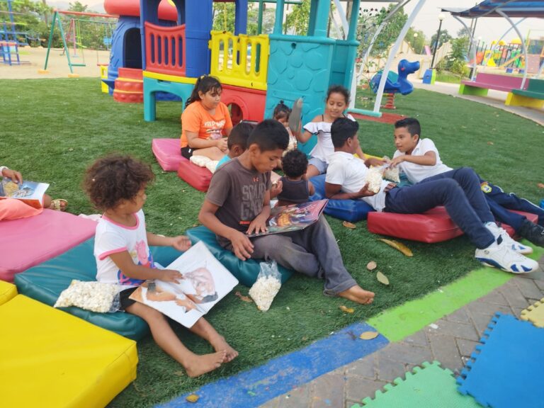 Realizan Lectura de Cuentos al Aire Libre