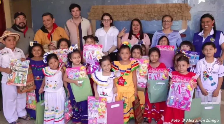 Embajada de Abjasia comparte con niños de Masaya