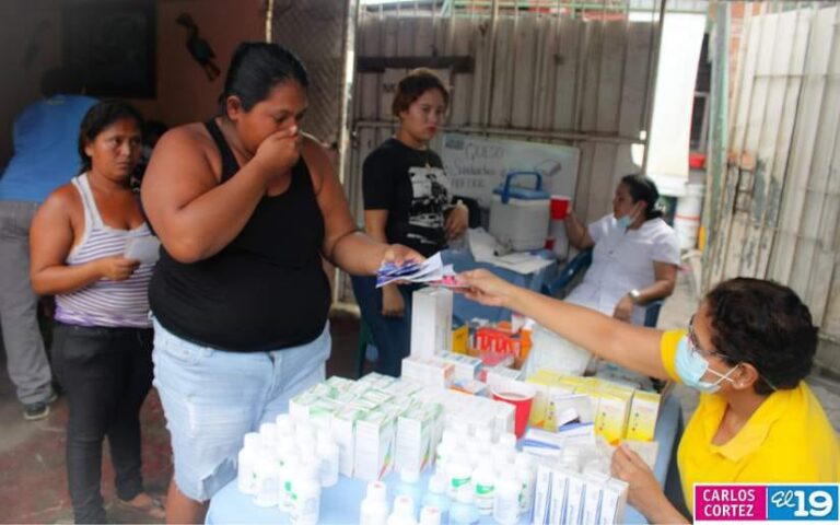Familias del barrio El Recreo reciben atención médica