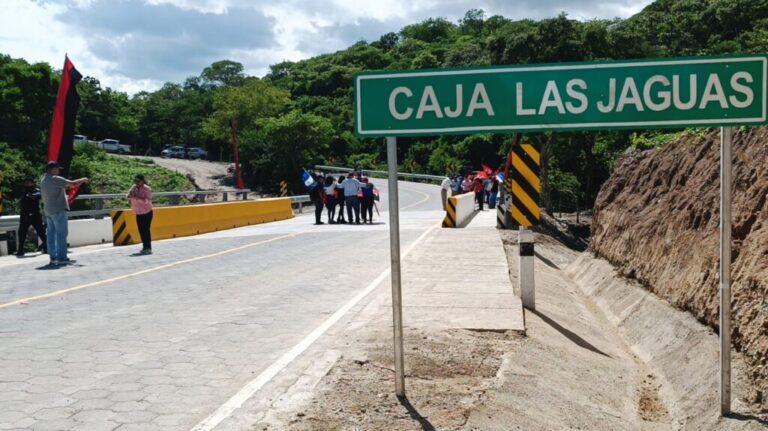 Inauguran puente Ococona en Macuelizo