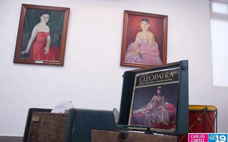 Premian a ganadores de poesía en homenaje a Lolita Soriano