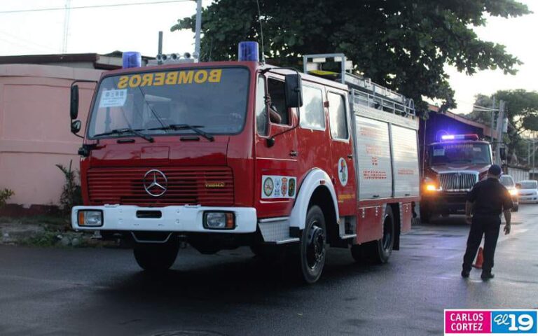 Trasladan dos camiones de Bomberos a Chinandega