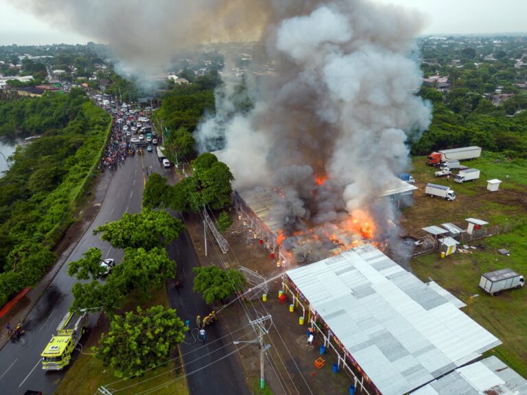 Incendio en puestos de pólvora en Tiscapa