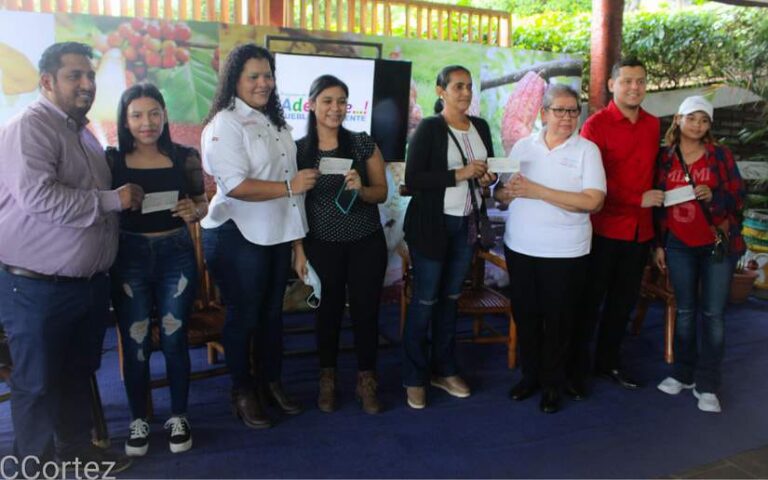 Programa Adelante continúa desembolsando crédito a familias