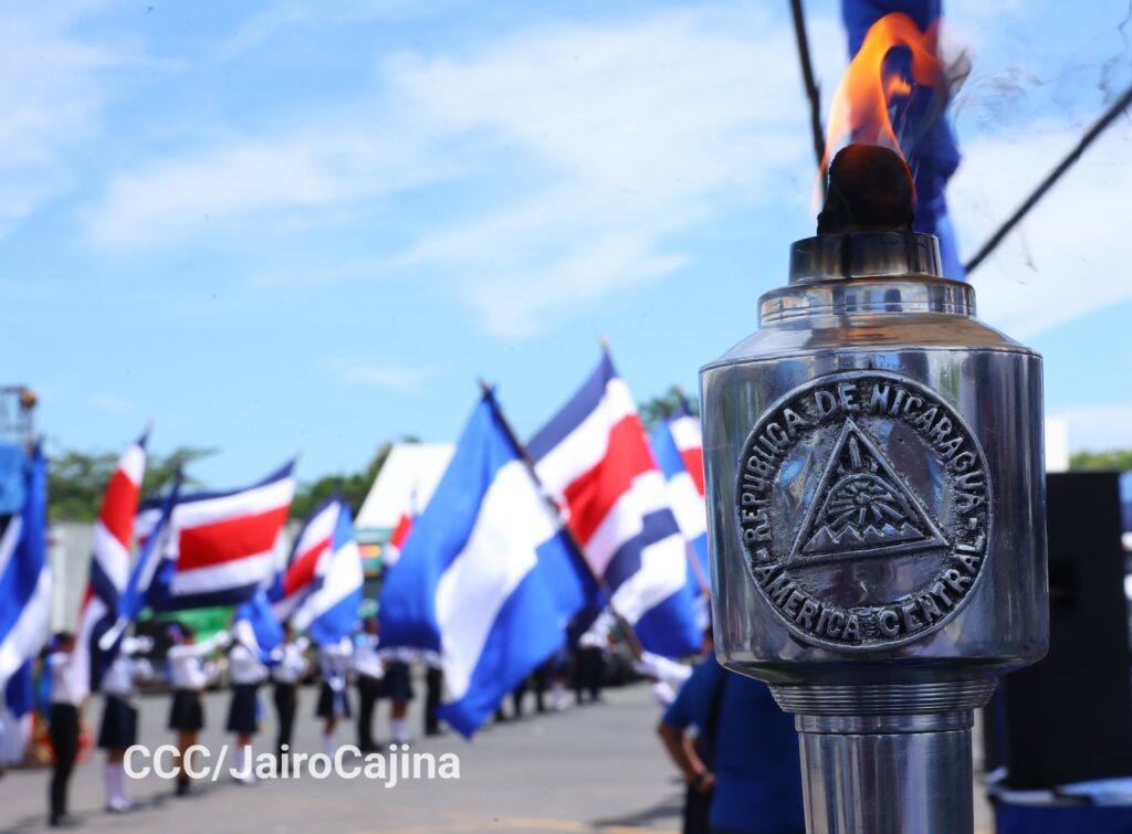 Nicaragua entrega a Costa Rica la Antorcha de la Libertad Centroamericana