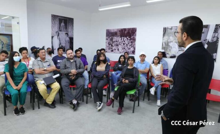 Realizan taller sobre generación de ideas para negocios creativos