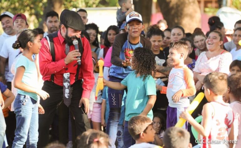 Niñez nicaragüense celebra Día de los Reyes Magos