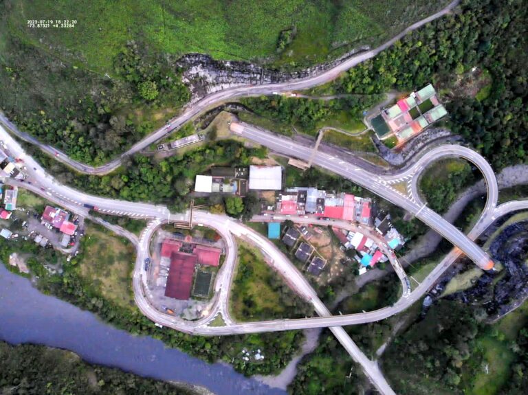 Incrementa a 20 los fallecidos por deslizamiento de tierra en Colombia