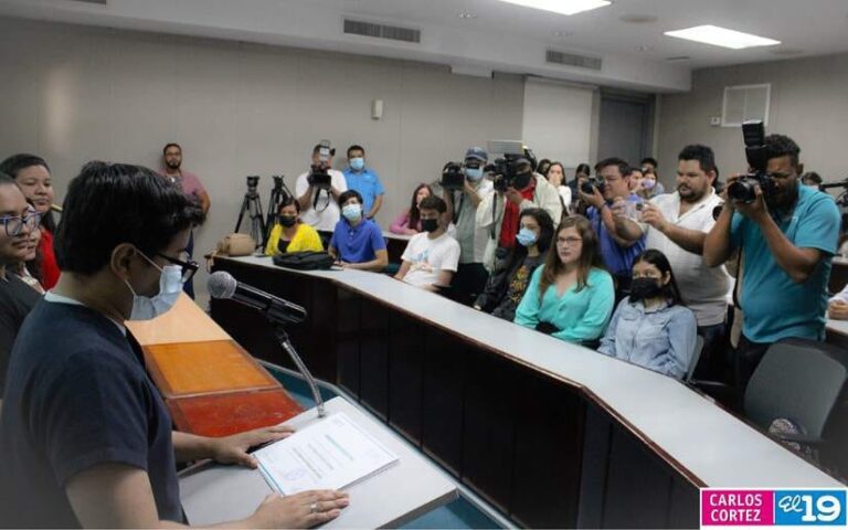 Gradúan a 29 jóvenes del primer curso de Lenguaje y Señas