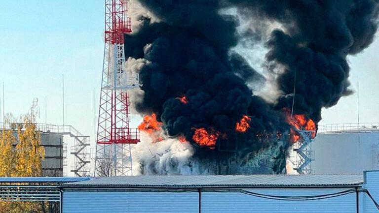 Se incendia un depósito de petróleo en la región rusa de Bélgorod