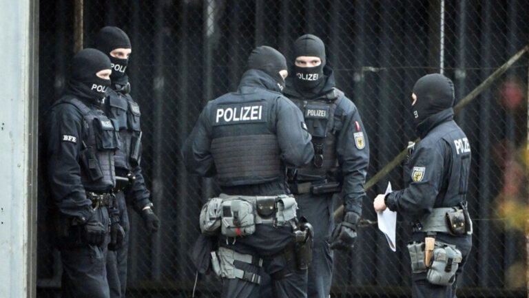 Desmantelan una red de distribución de contenido pedófilo en Alemania