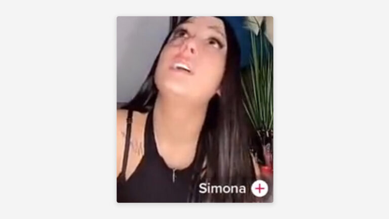 Por fama permite que la bofeteen en un directo de TikTok