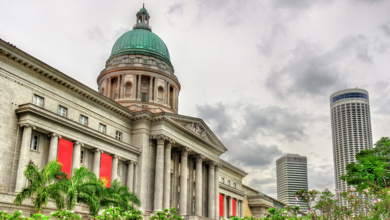 Hombre demanda a una mujer por solo querer ser su amiga